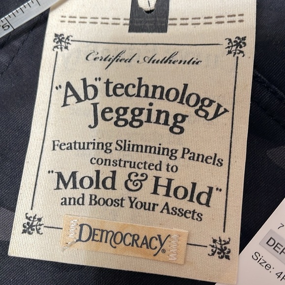 NWT Women’s Democracy “Ab” Technology Jeggings in Black& Gray Camo Size 4P - Picture 8 of 15